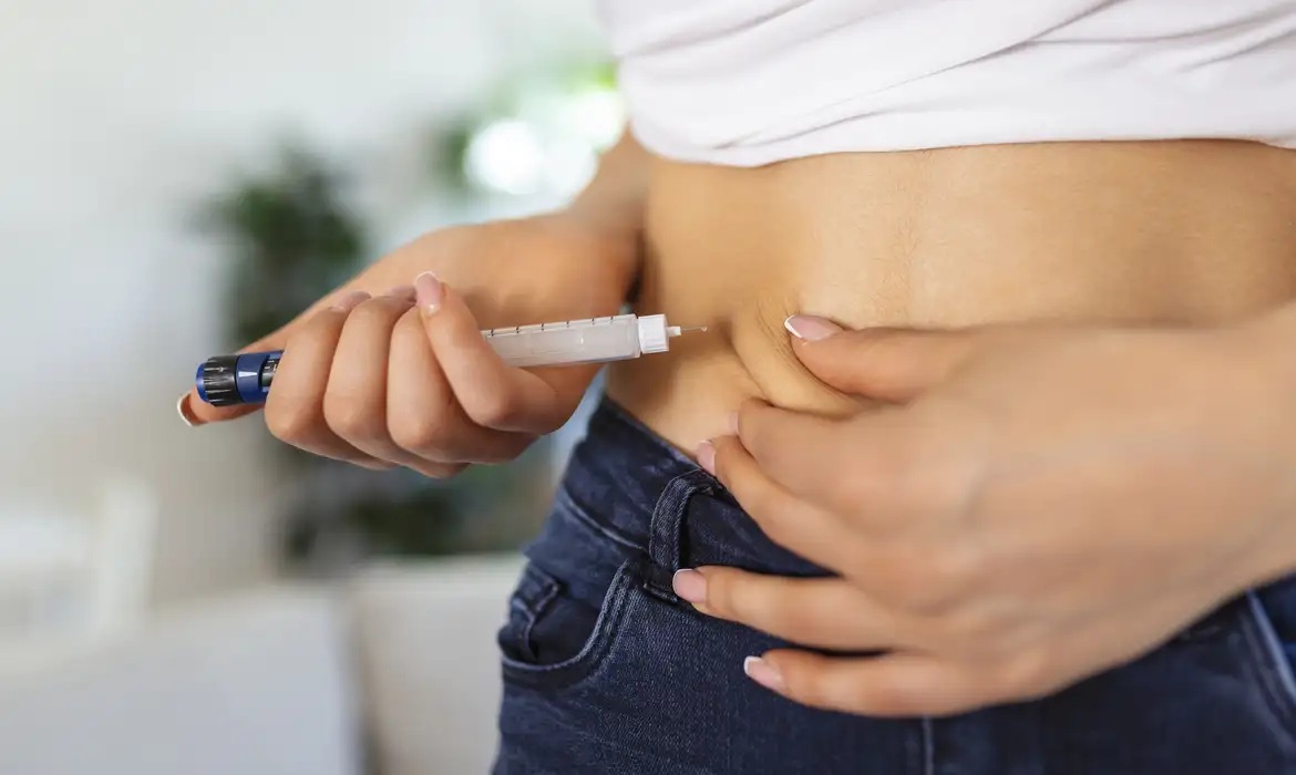 Especialista alerta para riscos das canetas emagrecedoras e reforça importância do acompanhamento médico